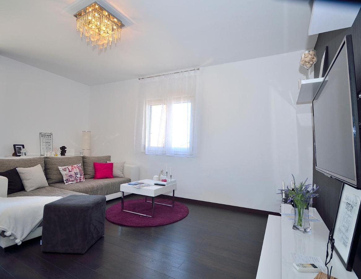 Apartman Staro Selo พรีมอชเตน ภายนอก รูปภาพ